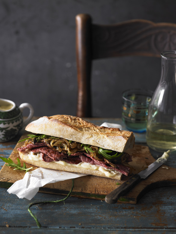 B&aacute;nh M&igrave; Steak Cao Cấp